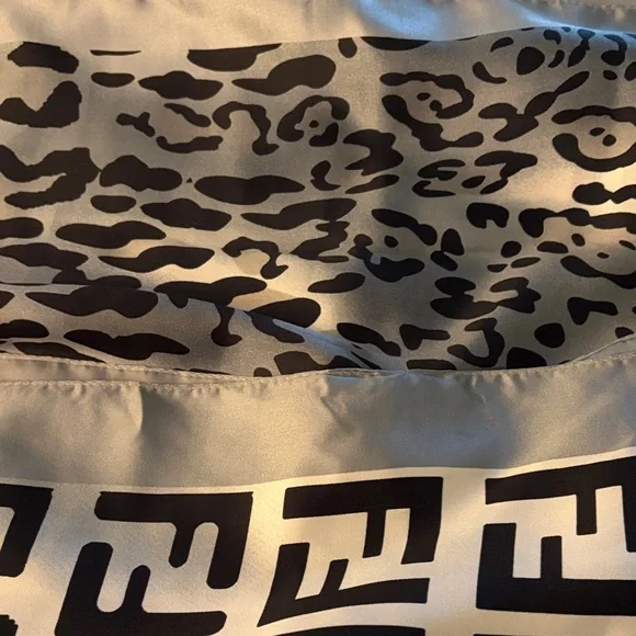 Fendi Black and Gray Logo Scarf - Picture 5 of 7